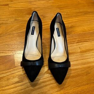 Medium height heels - black pointy heels